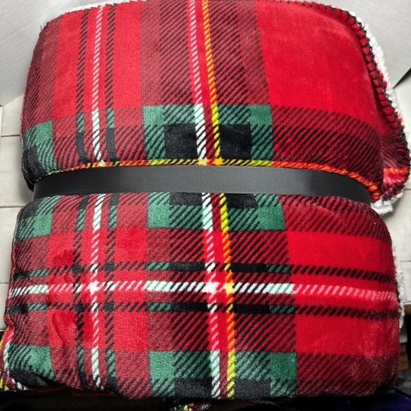 Victoria's Secret "Love Victoria" Sherpa Blanket Plush Red Plaid Throw Unopened - Picture 7 of 9